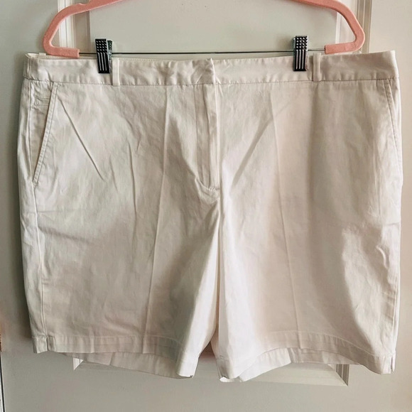 Talbots White Shorts - Size 18 - Like New Condition - Picture 2 of 9